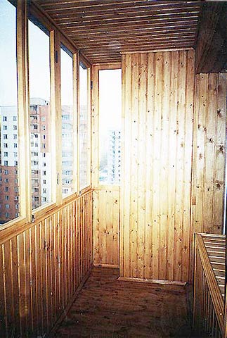 отделка балкона деревом (вагонкой)