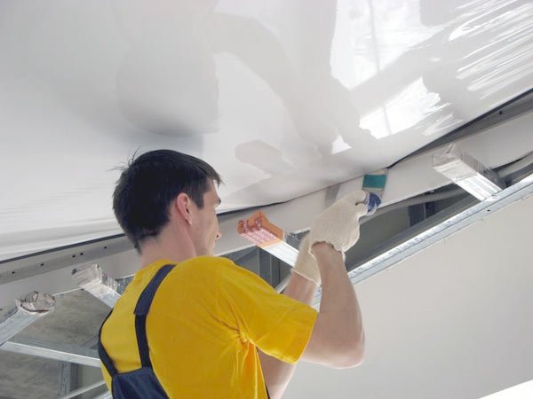 монтаж натяжных потолков